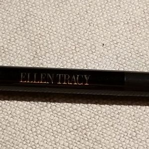 Ellen Tracy Mascara